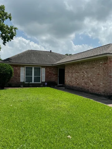 $2,300 | 5211 Court Road, Houston, TX 77053