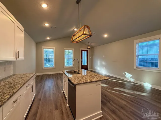 $2,100 | 1006 North D Street, Pensacola, FL 32501