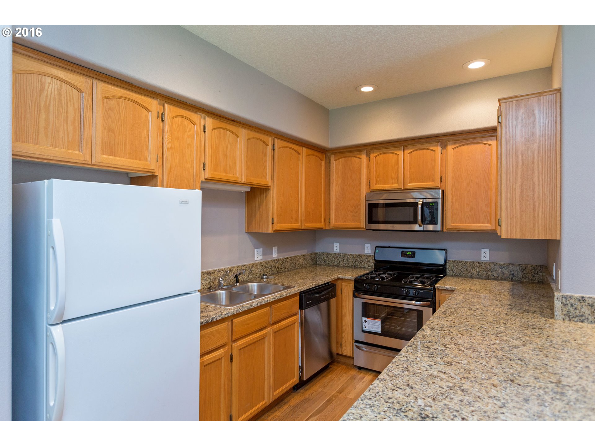 520 Northeast Roth Street Portland, OR 97211 - Photo 2 of 10 Gallery Image 2