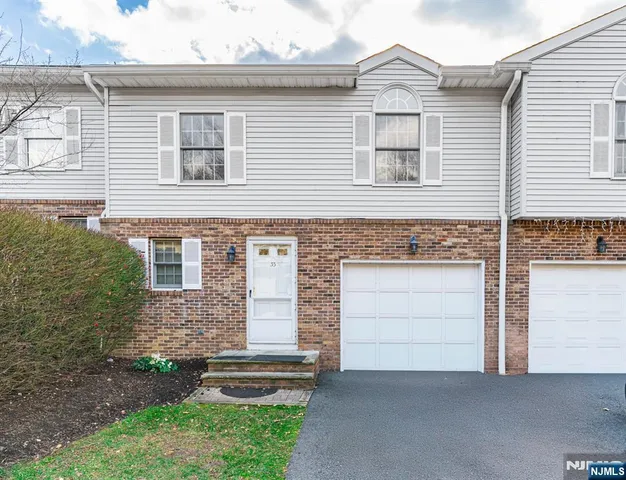 $550,000 | 33 Jaime Court, Morris Plains, NJ 07950