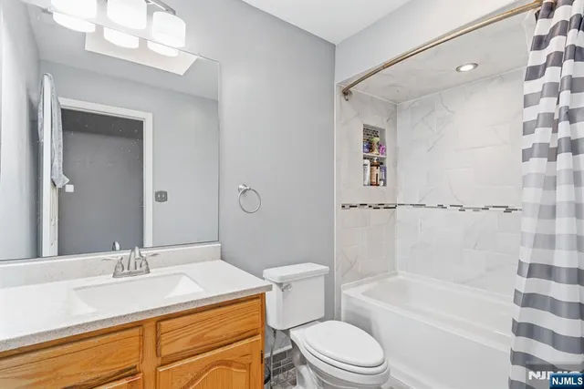 $550,000 | 33 Jaime Court, Morris Plains, NJ 07950