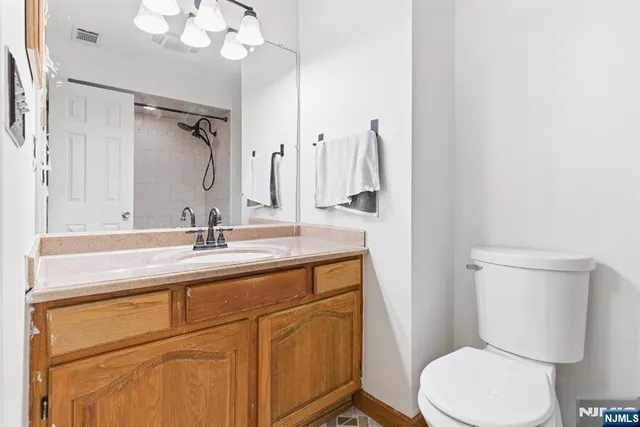 $550,000 | 33 Jaime Court, Morris Plains, NJ 07950