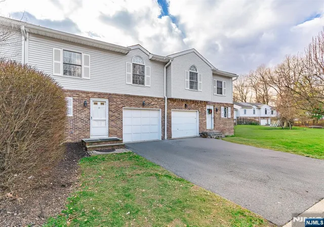 $550,000 | 33 Jaime Court, Morris Plains, NJ 07950