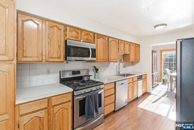 $550,000 | 33 Jaime Court, Morris Plains, NJ 07950