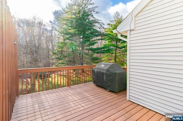 $550,000 | 33 Jaime Court, Morris Plains, NJ 07950