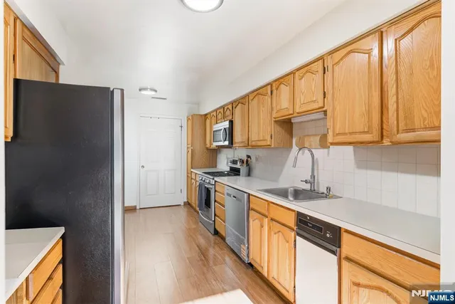 $550,000 | 33 Jaime Court, Morris Plains, NJ 07950