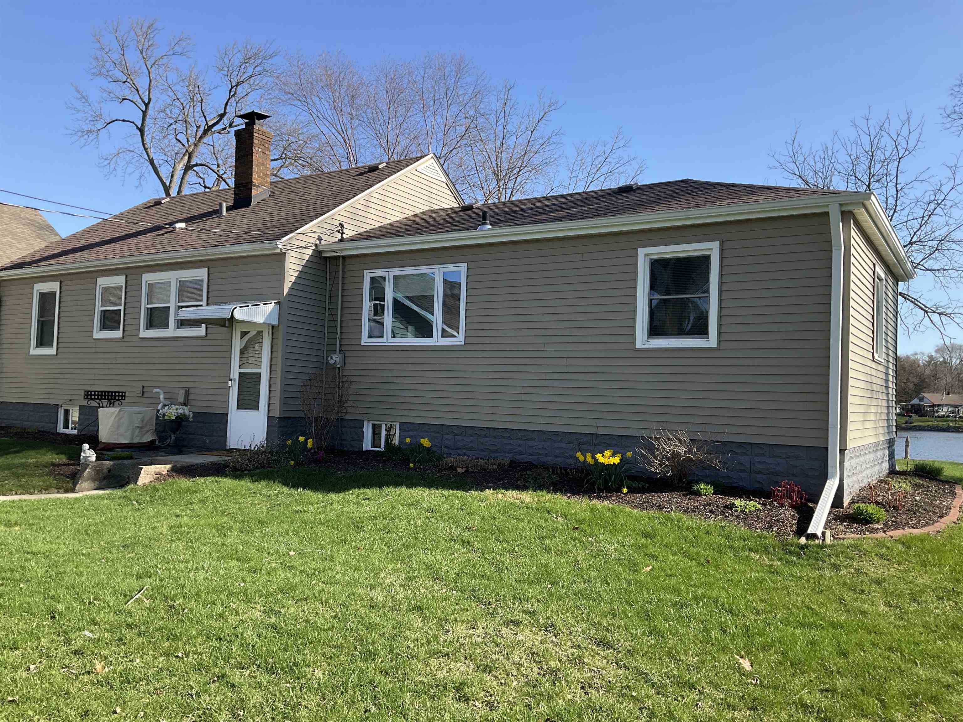 5199 Browns Beach Road Rockford, IL 61103 - Photo 7 of 28