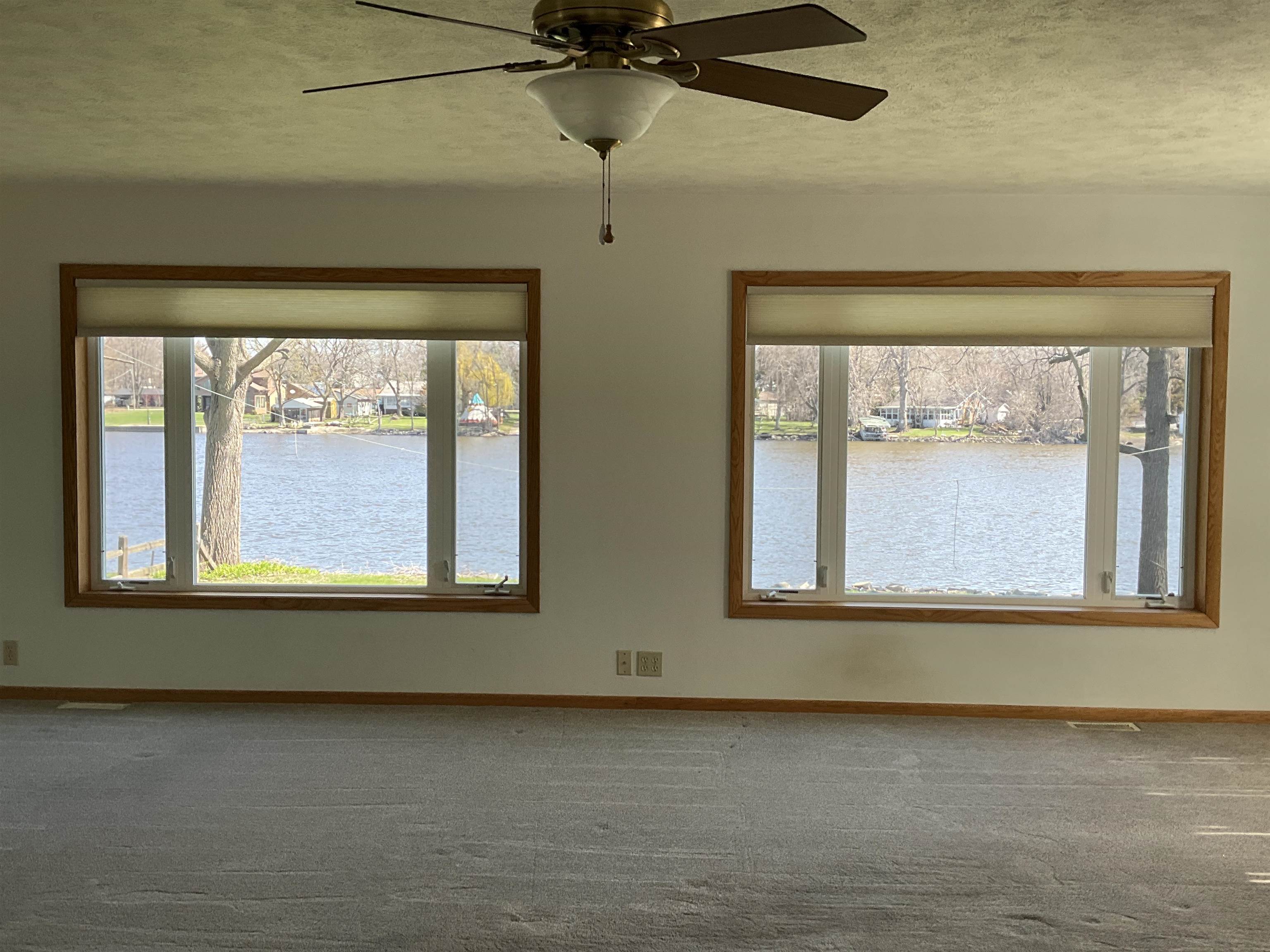 5199 Browns Beach Road Rockford, IL 61103 - Photo 10 of 28