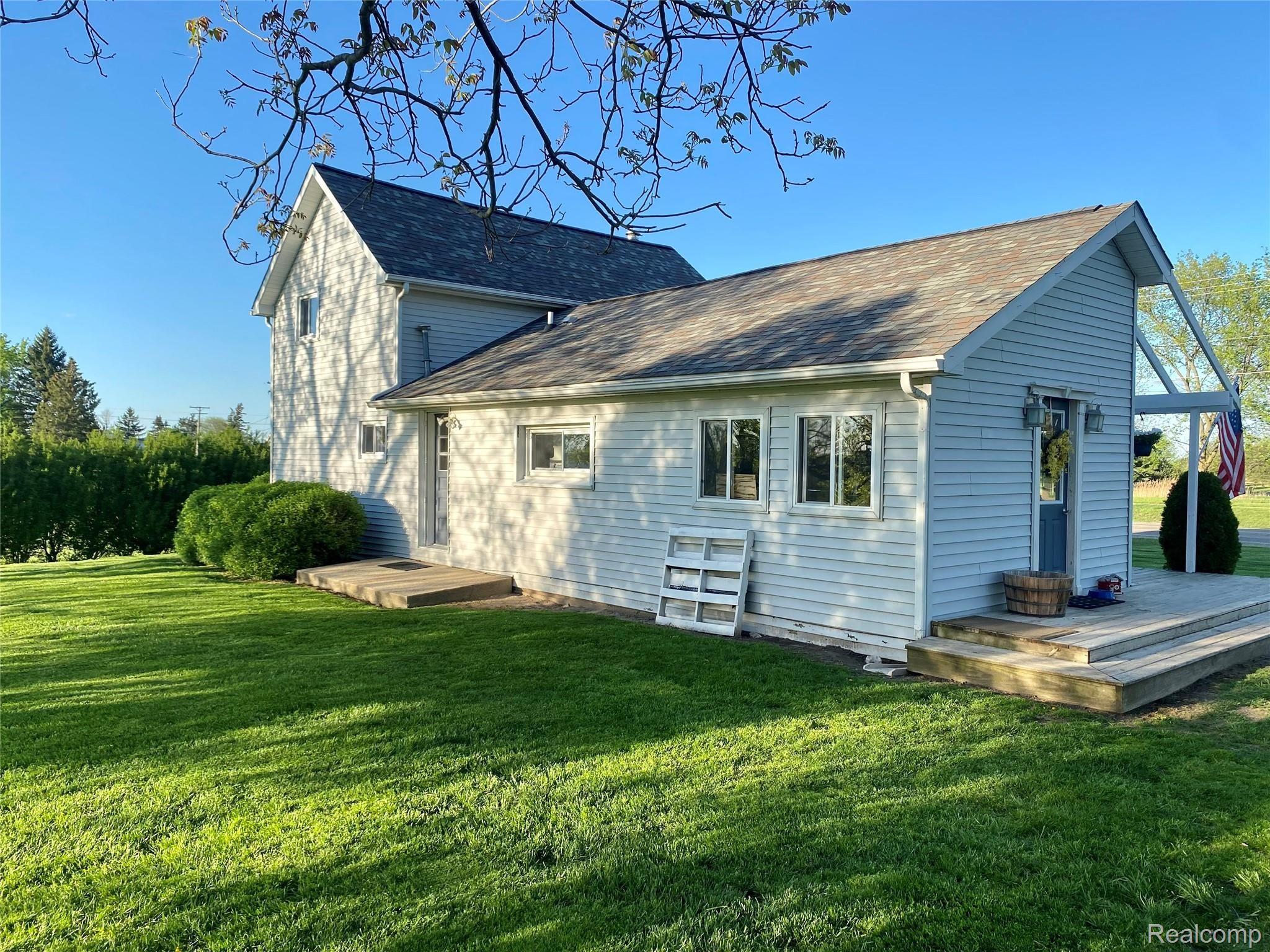 1826 Hadley Road Lapeer, MI 48446 - Photo 6 of 35 side corner view