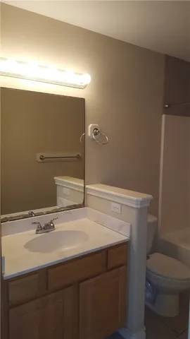 a view of empty room with window