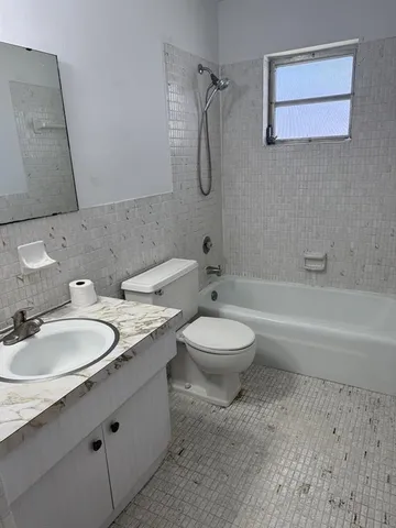 $1,600 | 1901 Northeast 29th Street, Unit 4, Lighthouse Point, FL 33064