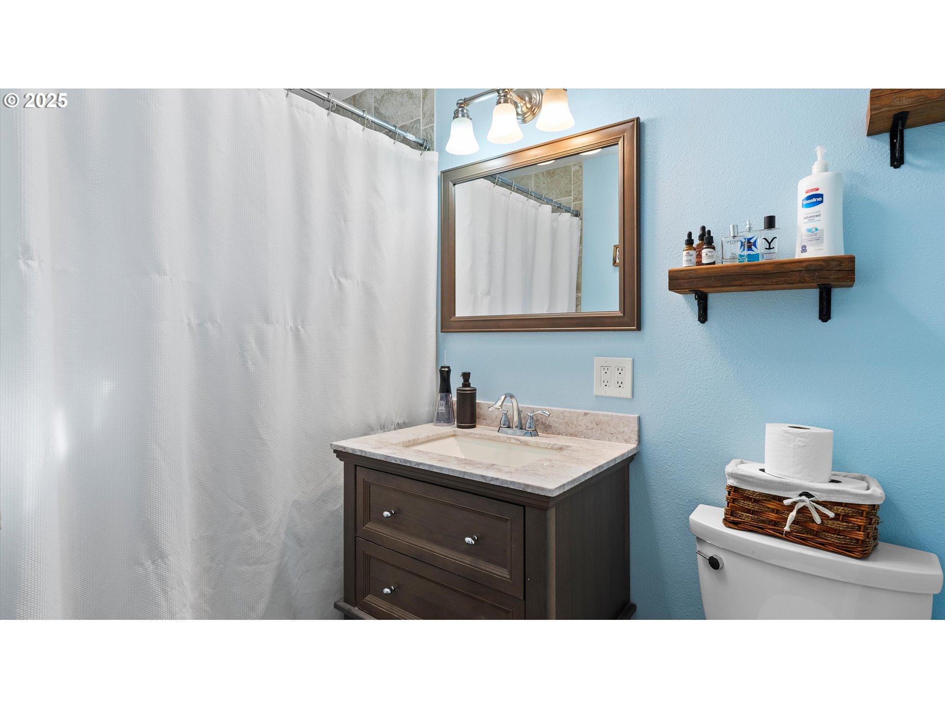32586 Baxter Road Hermiston, OR 97838 - Photo 8 of 26 a bathroom with a sink vanity and a mirror
