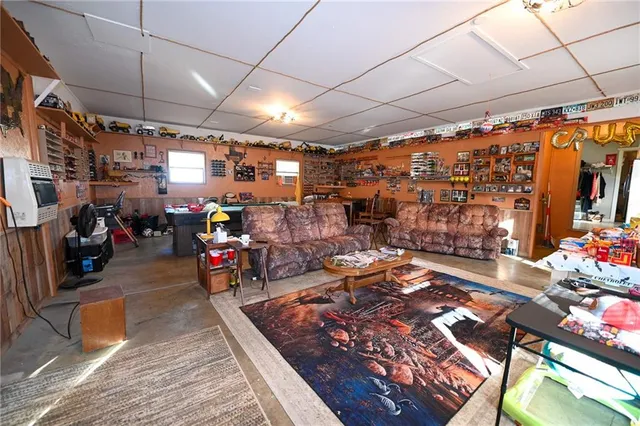 $1,085,000 | 610 South Hwy EE, El Dorado Springs, MO 64744