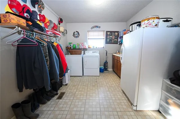 $990,000 | 610 South Hwy EE, El Dorado Springs, MO 64744