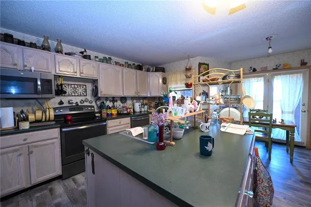 $1,085,000 | 610 South Hwy EE, El Dorado Springs, MO 64744