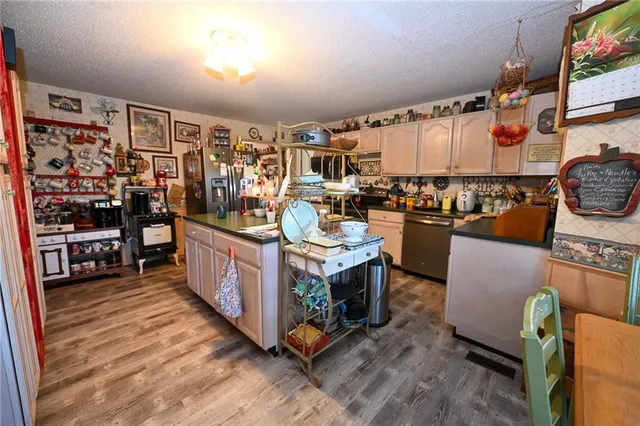 $1,085,000 | 610 South Hwy EE, El Dorado Springs, MO 64744