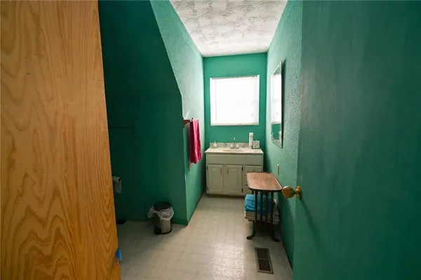 $990,000 | 610 South Hwy EE, El Dorado Springs, MO 64744