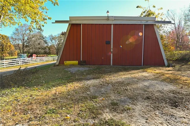 $1,085,000 | 610 South Hwy EE, El Dorado Springs, MO 64744