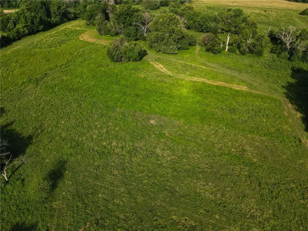 $990,000 | 610 South Hwy EE, El Dorado Springs, MO 64744