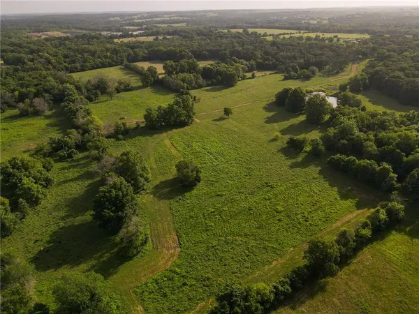 $990,000 | 610 South Hwy EE, El Dorado Springs, MO 64744