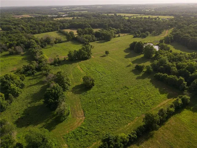 $1,085,000 | 610 South Hwy EE, El Dorado Springs, MO 64744