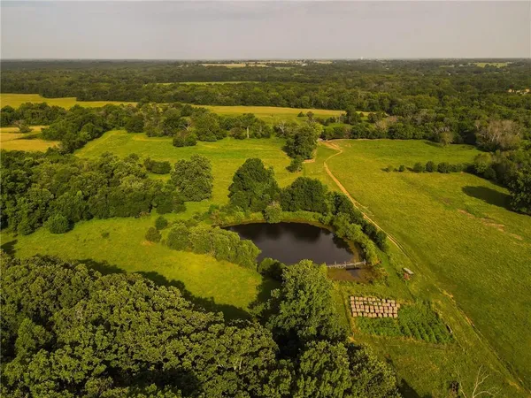 $990,000 | 610 South Hwy EE, El Dorado Springs, MO 64744