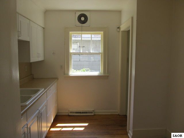 2322 Raskob Street Flint, MI 48504 - Photo 2 of 9 40619-1.JPG