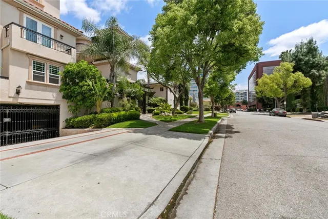 $950,000 | 333 West Milford Street, Unit 105, Glendale, CA 91203