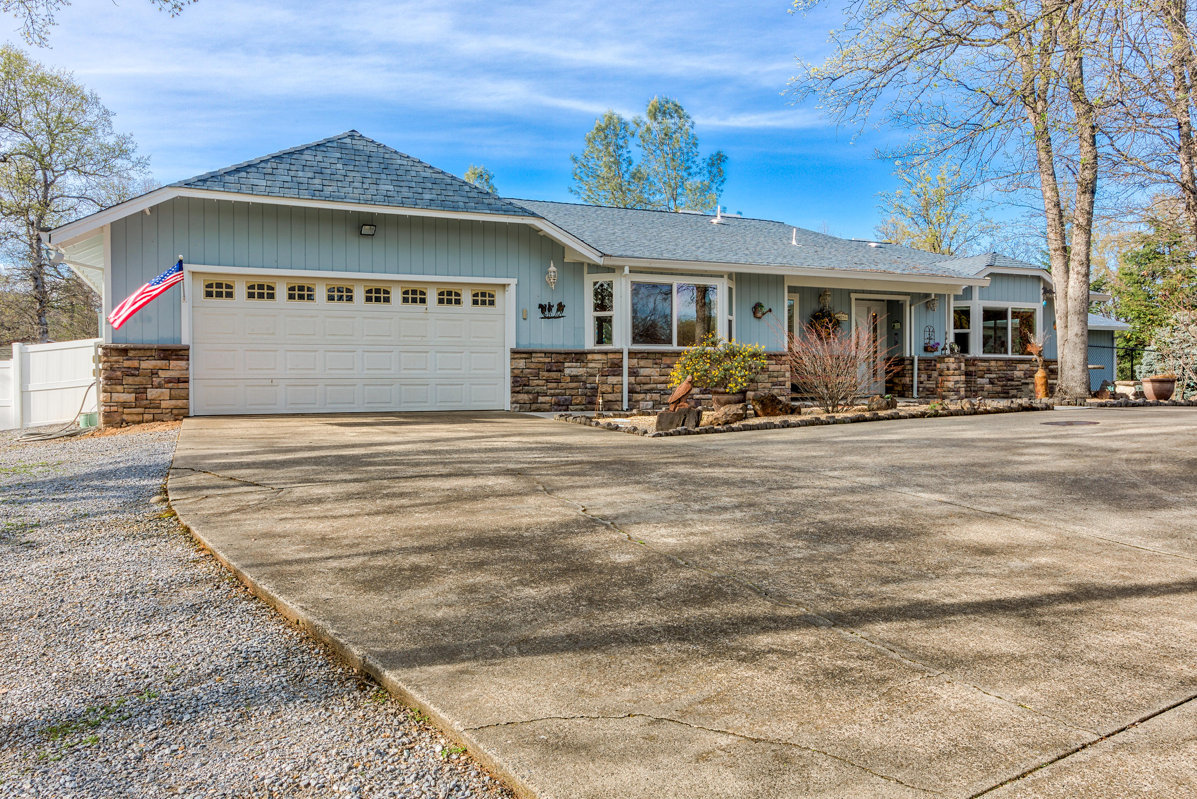 15756 Montgomery Ranch Road Redding, CA 96001 - Photo 3 of 69 _MGL0306
