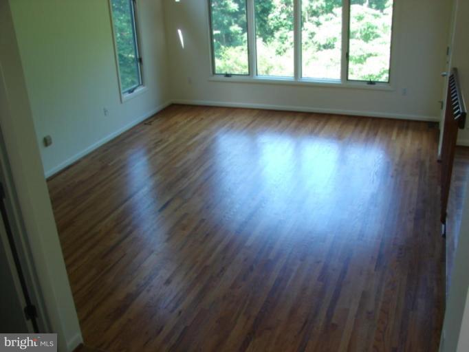 7405 Leeds Manor Road Marshall, VA 20115 - Photo 2 of 7 Living Room