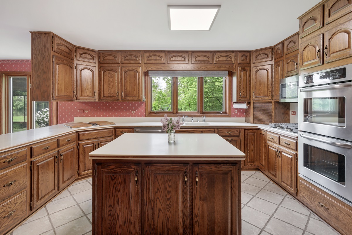 8N258 Brierwood Road Elgin, IL 60124 - Photo 11 of 43