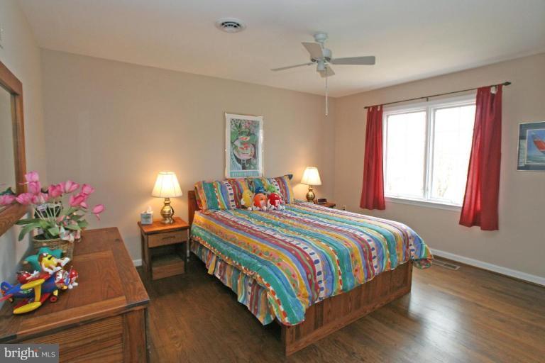 5329 Brooks Woods Road Lothian, MD 20711 - Photo 19 of 30 14 x 12 Bedroom upstairs