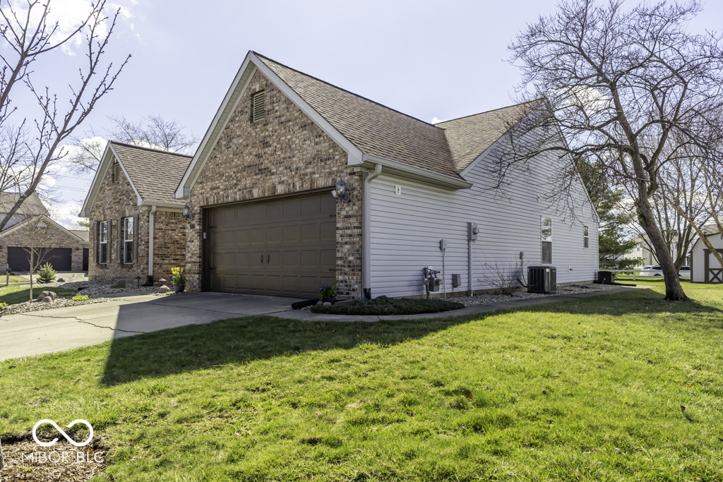 7425 Monterey Circle Avon, IN 46123 - Photo 2 of 34