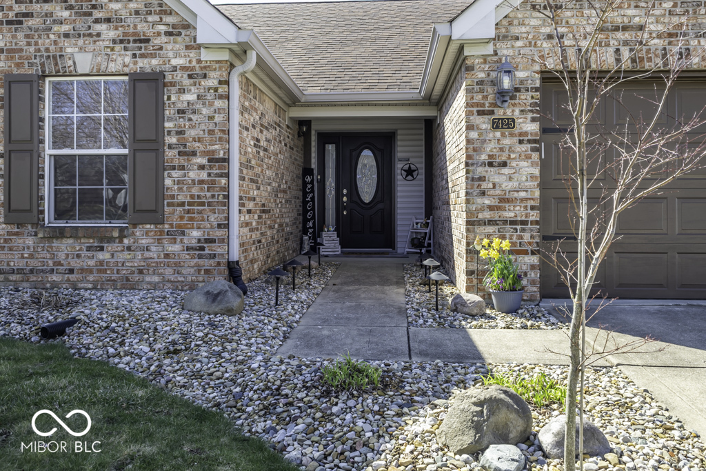 7425 Monterey Circle Avon, IN 46123 - Photo 6 of 34