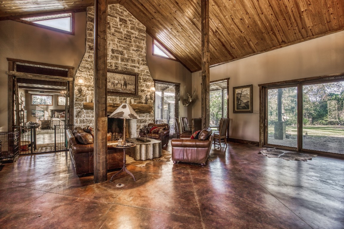 39761 Mesquite Hempstead, TX 77445 - Photo 4 of 46