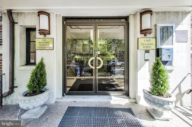 a view of utility room