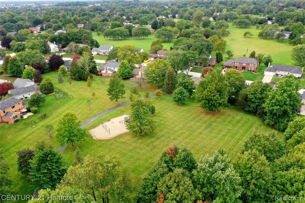 35767 Congress Road Farmington Hills, MI 48335 - Photo 5 of 42