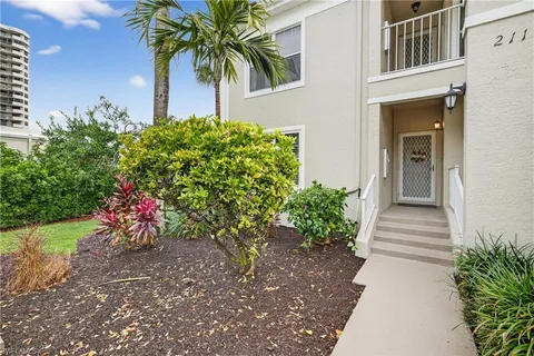 $599,000 | 5899 Chanteclair Drive, Unit 211, Naples, FL 34108