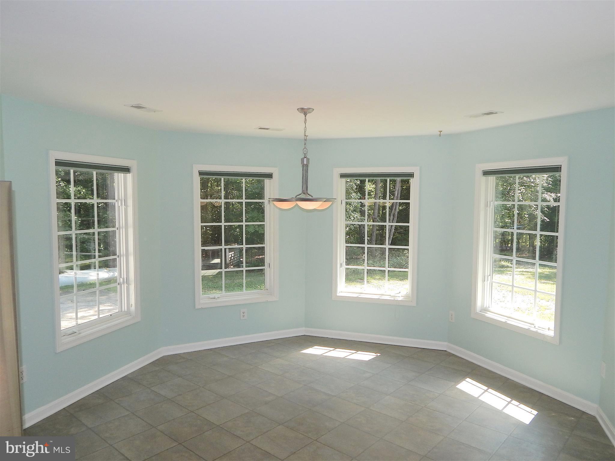 65 Sycamore Ridge Road Fredericksburg, VA 22405 - Photo 7 of 30 Cheery Turret Breakfast Nook, approx 13x13