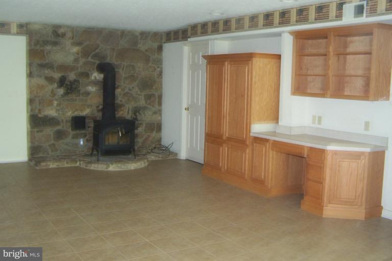 372 Reynolds Road Cross Junction, VA 22625 - Photo 13 of 20 Family Room