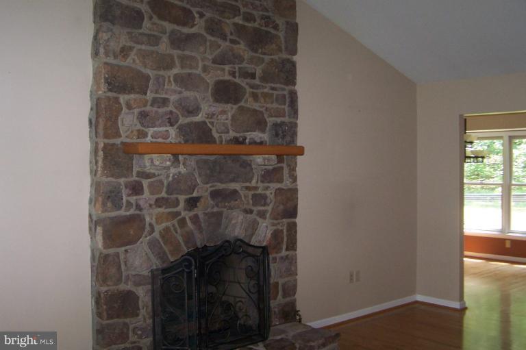 372 Reynolds Road Cross Junction, VA 22625 - Photo 6 of 20 Living Room