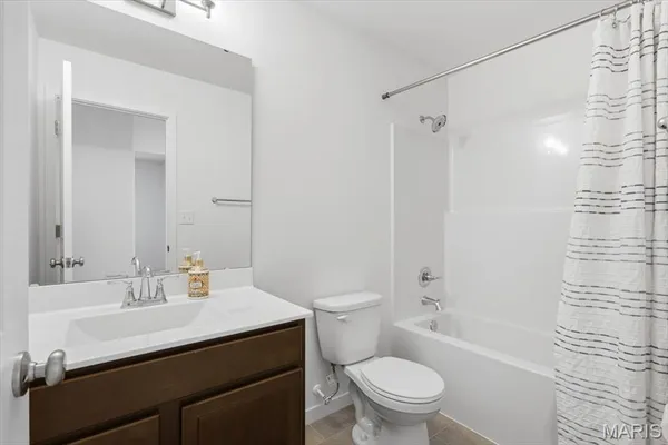 $389,000 | 121 Yellowstone Drive, Troy, MO 63379