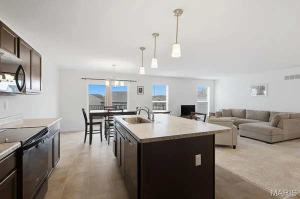 $389,000 | 121 Yellowstone Drive, Troy, MO 63379