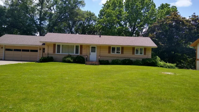 $2,500 | 209 Valley High Road, Burnsville, MN 55337