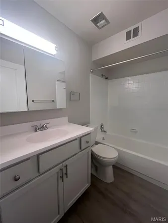 $2,250 | 514 Broadmoor Drive, Chesterfield, MO 63017