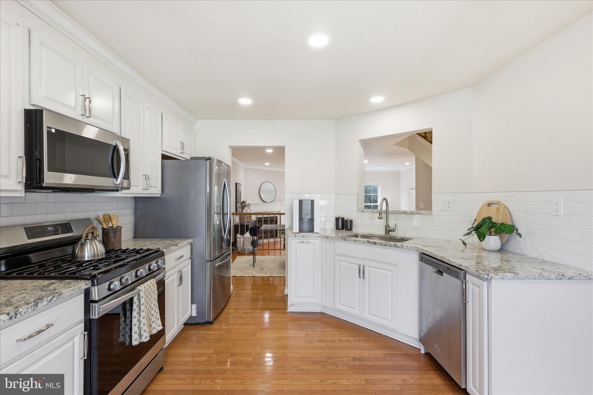 14143 Compton Valley Way Centreville, VA 20121 - Photo 7 of 37