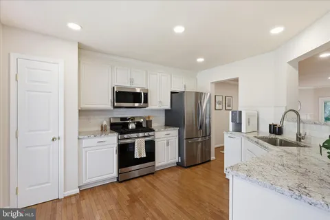 $595,000 | 14143 Compton Valley Way, Centreville, VA 20121