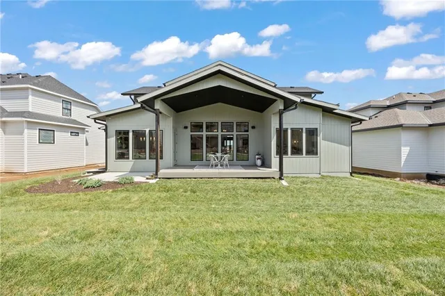 $1,155,796 | 16913 Parkhill Street, Overland Park, KS 66221