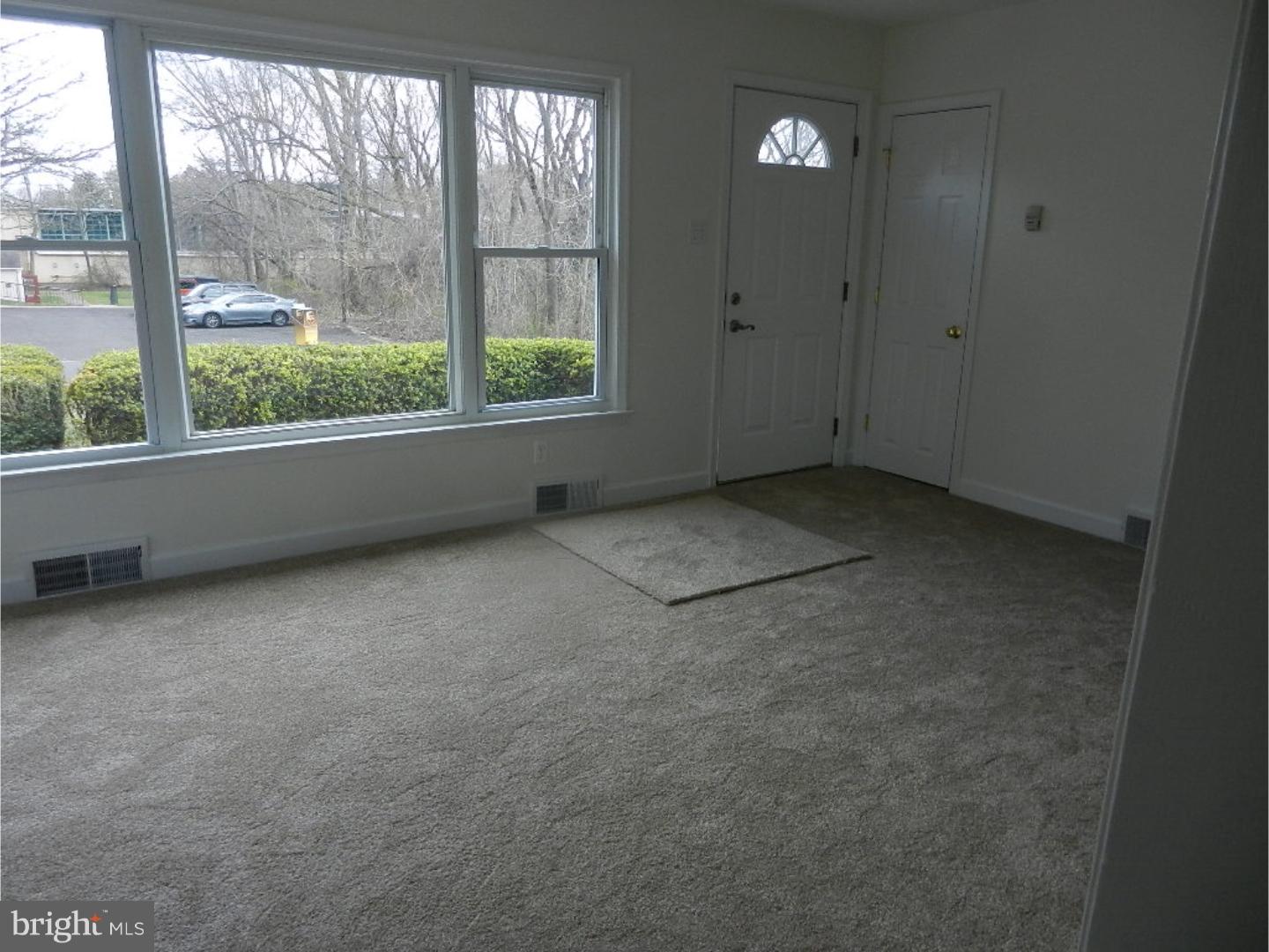 628 Cushmore Road Southampton, PA 18966 - Photo 3 of 12 Living Room