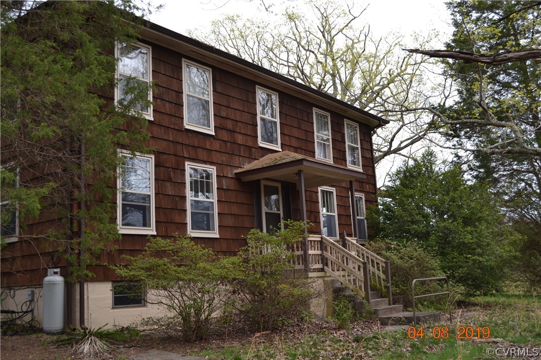 8180 Plank Road Dillwyn, VA 23936 - Photo 1 of 5 a front view of a house with garden